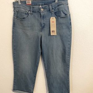 Levi capri, mid rise size 30